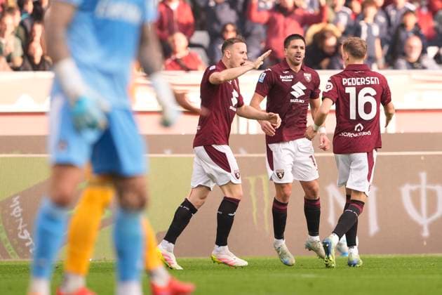 Torino™s Giovanni Simeone celebrates after scoring the 1-2 goal for his team during the Serie A soccer match between Torino Fc and Pisa at the Stadio Olimpico Grande Torino in Turin, north west Italy - November 2, 2025. - Soccer  Copyright: xFabioxFerrari LaPressex