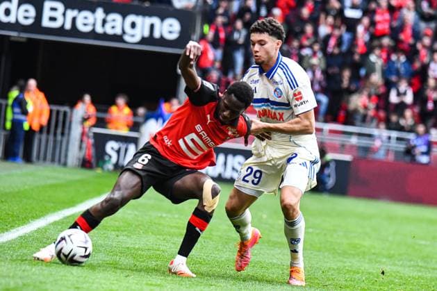 FOOTBALL : Stade Rennais vs RC Strasbourg - Ligue 1 - JournÃ e 11 - 02 11 2025 Samir El Mourabet (RC Strasbourg) Djaoui Cisse (Stade Rennais) RennesFrance  Copyright: xBaptistexAutissierx