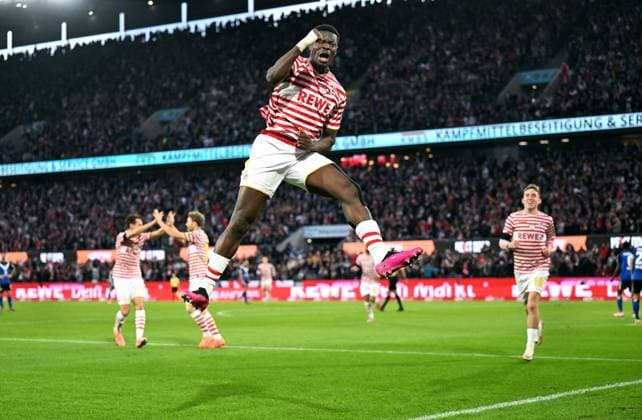 Fussball, Bundesliga, Deutschland, Herren, Saison 2025 2026, 9. Spieltag, Rhein Energie Stadion Köln, 1. FC Köln - Hamburger SV; Jubel Ragnar Ache (KOE) nach seinem Tor zum 1:0. Jubel, Freude, Aktion.