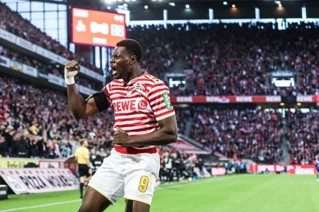 Fussball, Bundesliga Saison 2025 2026 9. Spieltag 1. FC Köln - Hamburger SV 02.11.2025, RheinEnergieSTADION Torjubel 1. FC Köln nach dem Tor zum 1-0 durch Ragnar Ache (1. FC Köln, 9) der Torschütze freut sich Köln RheinEnergieSTADION Nordrhein-Westfalen Deutschland