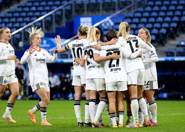 02.11.2025, xcex, GER, Hamburg, Volksparkstadion, Frauenfussball, 1. Bundesliga, DIE LIGA, Google Pixel Frauen-Bundesliga, Saison 2025 2026, Spieltag 8, SGE, HSV, Hamburger SV - Eintracht Frankfurt Frauen, Torjubel Eintracht Frankfurt, Jubel, Freude, Emotionen, goal celebration, Elisa Senss Senß (SGE) bejubelt ihren Treffer zum 2:0, DFL regulations prohibit any use of photographs as image sequences and or quasi-video