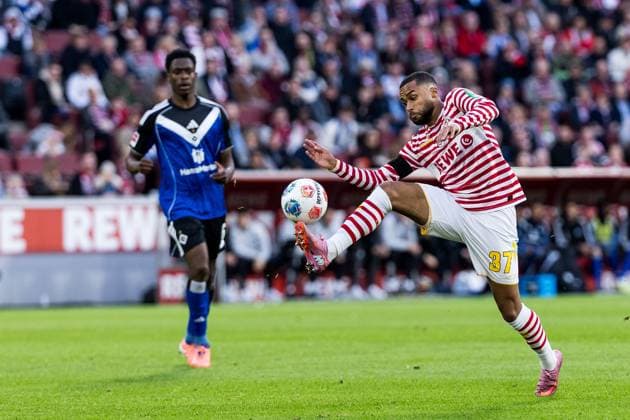 1. Fußball Bundesliga: 1. FC Köln - Hamburger SV; 02.11.2025 Linton Maina (1. FC Köln, 37) am Ball 1. Fußball Bundesliga, 1. FC Köln - Hamburger SV, Rheinenergiestadion am 02.11..2025 DFL REGULATIONS PROHIBIT ANY USE OF PHOTOGRAPHS AS IMAGE SEQUENCES AND OR QUASI-VIDEO. Copyright: xBEAUTIFULxSPORTS Wunderlx