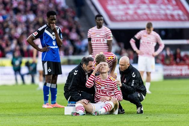 1. Fußball Bundesliga: 1. FC Köln - Hamburger SV; 02.11.2025 Kristoffer Lund (1. FC Köln, 32) muss auf dem Platz behandelt werden 1. Fußball Bundesliga, 1. FC Köln - Hamburger SV, Rheinenergiestadion am 02.11..2025 DFL REGULATIONS PROHIBIT ANY USE OF PHOTOGRAPHS AS IMAGE SEQUENCES AND OR QUASI-VIDEO. Copyright: xBEAUTIFULxSPORTS Wunderlx