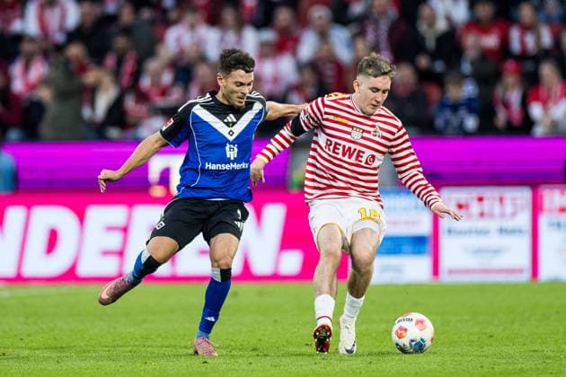 1. Fußball Bundesliga: 1. FC Köln - Hamburger SV; 02.11.2025 Zweikampf Willian Mikelbrencis (Hamburger SV, 2), Isak Johannesson (1. FC Köln, 18) 1. Fußball Bundesliga, 1. FC Köln - Hamburger SV, Rheinenergiestadion am 02.11..2025 DFL REGULATIONS PROHIBIT ANY USE OF PHOTOGRAPHS AS IMAGE SEQUENCES AND OR QUASI-VIDEO. Copyright: xBEAUTIFULxSPORTS Wunderlx