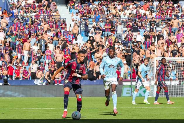 November 2, 2025, Valencia, Valencia, SPAIN: Kervin Arriaga of Levante UD in action during the Spanish league, LaLiga EA Sports, football match played between Levante UD and RC Celta at Ciutat de Valencia stadium on November 2, 2025, in Valencia, Spain. Valencia SPAIN - ZUMAa181 20251102_zaa_a181_021 Copyright: xIvanxTerronx