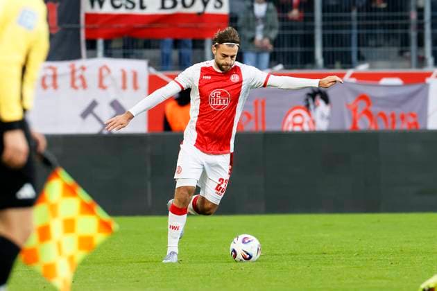 Fußball 3. Liga 13. Spieltag Rot-Weiss Essen - 1. FC Schweinfurt am 02.11.2025 im Stadion an der Hafenstraße in Essen Jose-Enrique Rios Alonso ( Rot-Weiss Essen )