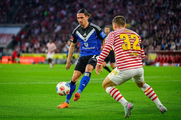 Fußball I Herren I Saison 2025-2026 I Bundesliga I 9. Spieltag I 1. FC Köln - Hamburger SV I 02.11.2025 Rayan Philippe (14, Hamburger SV), Kristoffer Lund Hansen (32, 1. FC Köln) Köln Rheinenergiestadion Nordrhein-Westfalen Deutschland Copyright: xLobecax xHenningxRohlfsx