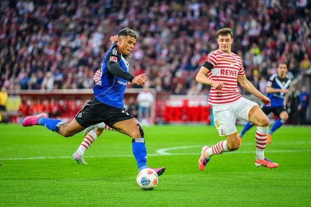 Fußball I Herren I Saison 2025-2026 I Bundesliga I 9. Spieltag I 1. FC Köln - Hamburger SV I 02.11.2025 Ransford-Yeboah Königsdörffer (11, Hamburger SV), Eric Martel (6, 1. FC Köln) Köln Rheinenergiestadion Nordrhein-Westfalen Deutschland Copyright: xLobecax xHenningxRohlfsx