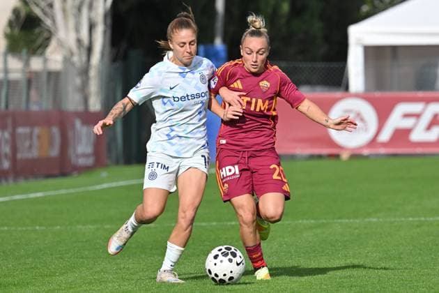 Soccer, match Serie A Women s AS Roma v FC Inter Beatrice Merlo of Inter,Giada Greggi of AS Roma woman during the match Serie A Women s AS Roma v FC Inter at The Fontane stadium in Rome, Italy, Nov 02nd, 2025. Imago-Images Emmefoto Copyright: xImago-Images Emmefotox