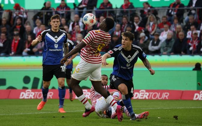 v.l. Nicolai Remberg (Hamburger SV 21), Ragnar Ache (1.FC Koeln 09), Linton Maina (1.FC Koeln 37), Luka Vuskovic (Hamburger SV 44) GER, 1. FC Koeln vs. Hamburger SV, Fussball, Bundesliga, 9. Spieltag, Spielzeit 2025 2026, 02.11.2025 (DFL DFB REGULATIONS PROHIBIT ANY USE OF PHOTOGRAPHS as IMAGE SEQUENCES and or QUASI-VIDEO). GER, 1. FC Koeln vs. Hamburger SV, Fussball, Bundesliga, 9. Spieltag, Spielzeit 2025 2026, 02.11.2025 Koeln Copyright: xEibner-Pressefotox xThomasxStoeckerx EP_TSR