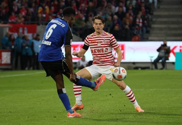 v.l. Albert Lokonga (Hamburger SV 06), Jakub Kaminski (1. FC Koeln 16) GER, 1. FC Koeln vs. Hamburger SV, Fussball, Bundesliga, 9. Spieltag, Spielzeit 2025 2026, 02.11.2025 (DFL DFB REGULATIONS PROHIBIT ANY USE OF PHOTOGRAPHS as IMAGE SEQUENCES and or QUASI-VIDEO). GER, 1. FC Koeln vs. Hamburger SV, Fussball, Bundesliga, 9. Spieltag, Spielzeit 2025 2026, 02.11.2025 Koeln Copyright: xEibner-Pressefotox xThomasxStoeckerx EP_TSR
