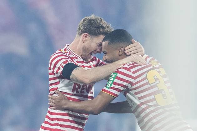 1. Fußball Bundesliga: 1. FC Köln - Hamburger SV; 02.11.2025 Jubel zum 2:0 durch Florian Kainz (1. FC Köln, 11), Tor, Torjubel 1. Fußball Bundesliga, 1. FC Köln - Hamburger SV, Rheinenergiestadion am 02.11..2025 DFL REGULATIONS PROHIBIT ANY USE OF PHOTOGRAPHS AS IMAGE SEQUENCES AND OR QUASI-VIDEO. Copyright: xBEAUTIFULxSPORTS Wunderlx