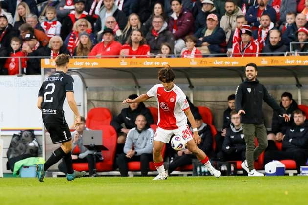 Fußball 3. Liga 13. Spieltag Rot-Weiss Essen - 1. FC Schweinfurt am 02.11.2025 im Stadion an der Hafenstraße in Essen Kaito Mizuta ( Rot-Weiss Essen )