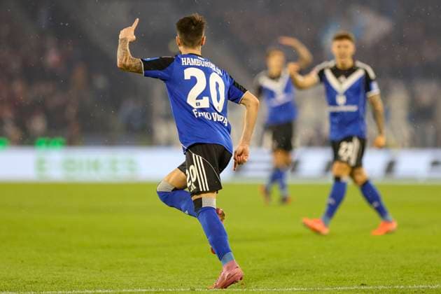 Köln, Deutschland, 02.11.25: Fabio Vieira (Hamburger SV) Torjubel, jubelt nach seinem Treffer zum vermeintlichen 2:1 welches vom VAR zurückgenommen wurde waehrend des Spiels der Bundesliga zwischen 1. FC Köln vs Hamburger SV in der RheinEnergieStadion Köln RheinEnergieStadion North Rhine-Westphalia Germany Copyright: xBrauer-Fotoagenturx xAdrianxSchlx