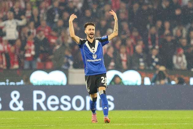 Köln, Deutschland, 02.11.25: Fabio Vieira (Hamburger SV) Torjubel, jubelt nach seinem Treffer zum vermeintlichen 2:1 welches vom VAR zurückgenommen wurde waehrend des Spiels der Bundesliga zwischen 1. FC Köln vs Hamburger SV in der RheinEnergieStadion Köln RheinEnergieStadion North Rhine-Westphalia Germany Copyright: xBrauer-Fotoagenturx xAdrianxSchlx