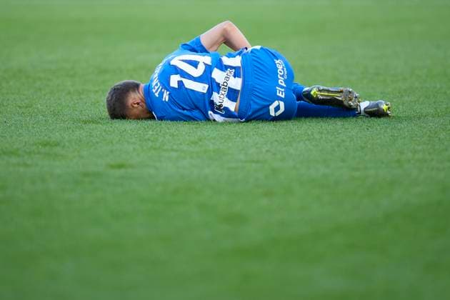 November 2, 2025, Vitoria, Alava, SPAIN: Nahuel Tenaglia of Deportivo Alaves reacts during the LaLiga EA Sports match between Deportivo Alaves and RCD Espanyol at Mendizorrotza on November 2, 2025, in Vitoria, Spain. Vitoria SPAIN - ZUMAa181 20251102_zaa_a181_053 Copyright: xRicardoxLarreinax