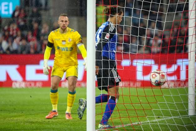 Köln, Deutschland, 02.11.25: Jean-Luc Dompe (Hamburger SV) erzielt das Tor zum 2:1 waehrend des Spiels der Bundesliga zwischen 1. FC Köln vs Hamburger SV in der RheinEnergieStadion Köln RheinEnergieStadion North Rhine-Westphalia Germany Copyright: xBrauer-Fotoagenturx xAdrianxSchlx