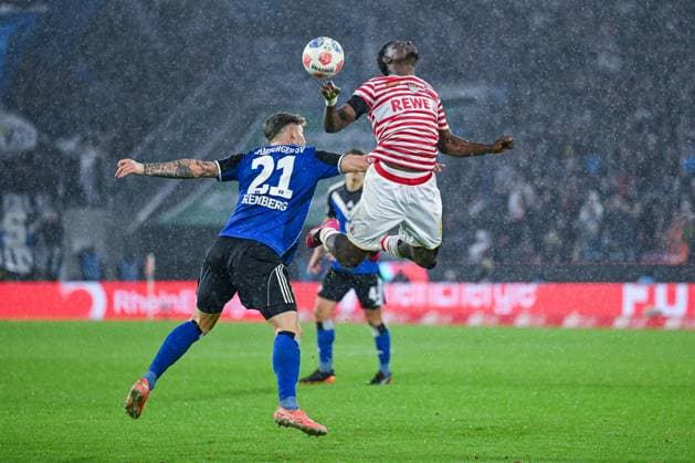 02.11.2025, Fussball, 1. Bundesliga, 6. Spieltag Saison 2025 2026, 1.FC Köln - Hamburger SV, Nicolai Remberg (Hamburger SV), Ragnar Ache (1. FC Köln) xRHR-FOTO TKx Copyright: RHR-FOTOx RHR-FOTO TK
