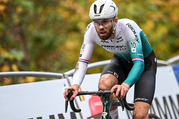 Dutch Joris Nieuwenhuis pictured in action during the elite men race of the Rapencross cyclocross in Lokeren, the second race (out of 8) of the X2O Badkamers Trophy, Sunday 02 November 2025. DAVIDxPINTENS  x138735164x