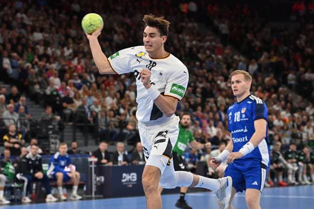 Julian KOESTER (GER),Torwurf,Aktion, Handball Laenderspiel Deutschland (GER) - Island (ISL) am 02.11.2023 SAP GARDEN