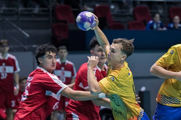 Romania v Turkiye - European Handball Championship Qualifiers ANKARA, TURKIYE - NOVEMBER 02: Sebastian Gabriel Rimniceanu (13) of Romania in action during the Men s U-18 European Handball Championship Qualification Group A match between Romania and Turkiye at Prof. Dr. Yasar Sevim Handball Hall in Ankara, Turkiye on November 02, 2025. Mustafa Hatipoglu Anadolu Ankara Turkey. Editorial use only. Please get in touch for any other usage.  Copyright: x2025xAnadoluxMustafaxHatipoglux