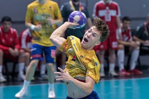 Romania v Turkiye - European Handball Championship Qualifiers ANKARA, TURKIYE - NOVEMBER 02: Sebastian Gabriel Rimniceanu (13) of Romania in action during the Men s U-18 European Handball Championship Qualification Group A match between Romania and Turkiye at Prof. Dr. Yasar Sevim Handball Hall in Ankara, Turkiye on November 02, 2025. Mustafa Hatipoglu Anadolu Ankara Turkey. Editorial use only. Please get in touch for any other usage.  Copyright: x2025xAnadoluxMustafaxHatipoglux