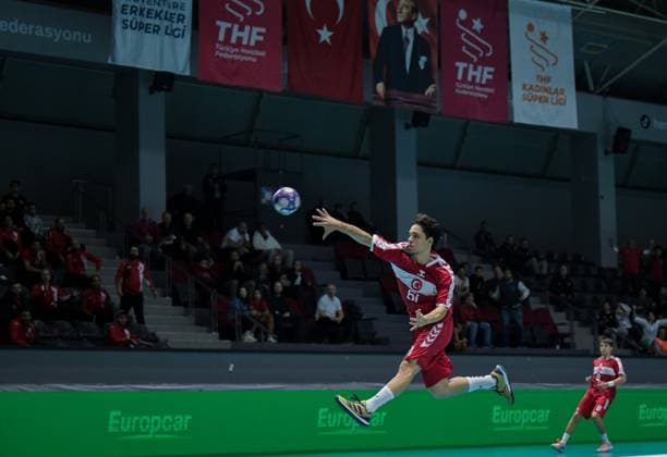 Romania v Turkiye - European Handball Championship Qualifiers ANKARA, TURKIYE - NOVEMBER 02: Yusuf Efe Sahin (61) of Turkiye in action during the Men s U-18 European Handball Championship Qualification Group A match between Romania and Turkiye at Prof. Dr. Yasar Sevim Handball Hall in Ankara, Turkiye on November 02, 2025. Mustafa Hatipoglu Anadolu Ankara Turkey. Editorial use only. Please get in touch for any other usage.  Copyright: x2025xAnadoluxMustafaxHatipoglux