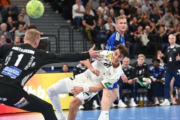 Julian KOESTER (GER),Aktion,Torwurf. Handball Laenderspiel Deutschland (GER) - Island (ISL) am 02.11.2023 SAP GARDEN Â