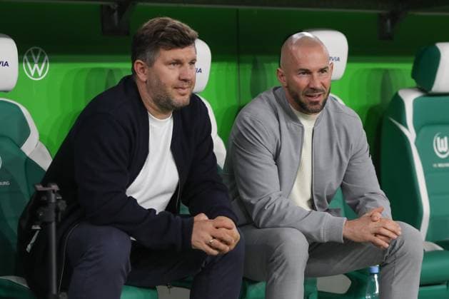 02.11.2025, xgox, Fussball 1. Bundesliga, VfL Wolfsburg - TSG 1899 Hoffenheim emspor, v.l. Andreas Schicker (Hoffenheim, Geschäftsführer , Christian Ilzer (Hoffenheim, Trainer) (DFL DFB REGULATIONS PROHIBIT ANY USE OF PHOTOGRAPHS as IMAGE SEQUENCES and or QUASI-VIDEO) Wolfsburg *** 02 11 2025, xgox, Soccer 1 Bundesliga, VfL Wolfsburg TSG 1899 Hoffenheim emspor, v l Andreas Schicker Hoffenheim, Managing Director Sport , Christian Ilzer Hoffenheim, Coach DFL DFB REGULATIONS PROHIBIT ANY USE OF PHOTOGRAPHS as IMAGE SEQUENCES and or QUASI VIDEO Wolfsburg
