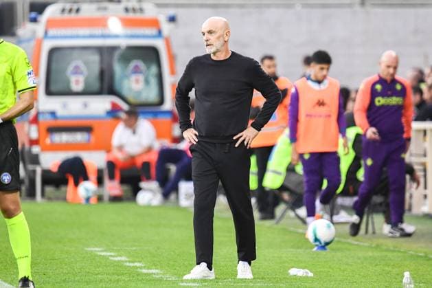 Head Coach Stefano Pioli (Fiorentina) during ACF Fiorentina vs US Lecce, Italian soccer Serie A match in Florence, Italy, November 02 2025  Copyright: xFabioxFagiolini IPAxSportx xipa-agency.netx xx IPA_67403313 IPA_Agency_IPA67403313