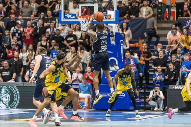GER, easy-Credit Basketball-Bundesliga, Syntainics MBC - MHP Riesen Ludwigsburg. 02.11.2025, Stadthalle, Weißenfels, GER, easy-Credit Basketball-Bundesliga, Syntainics MBC - MHP Riesen Ludwigsburg. Charles Callison (Syntainics MBC, 23) Â Foto Alexander Trienitz Weißenfels Stadthalle Sachsen-Anhalt Deutschland