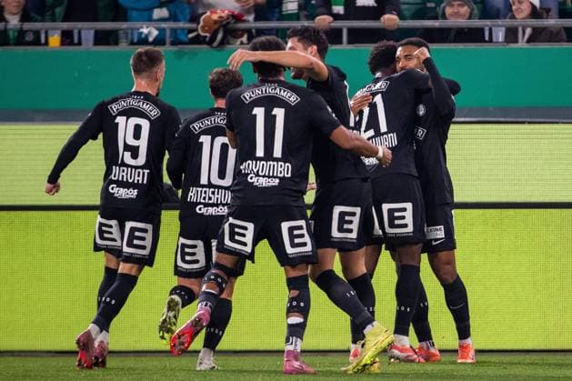 SOCCER - BL, Rapid vs Sturm VIENNA,AUSTRIA,02.NOV.25 - SOCCER - ADMIRAL Bundesliga, SK Rapid Wien vs SK Sturm Graz. Image shows the rejoicing of Sturm with Maurice Malone (Sturm).  GEPAxpictures xPhilippxBrem