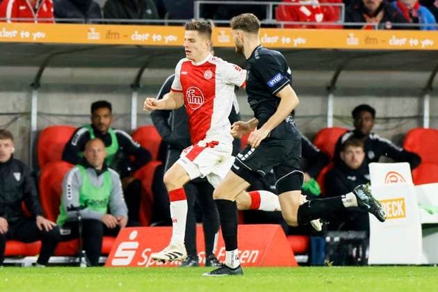 Fußball 3. Liga 13. Spieltag Rot-Weiss Essen - 1. FC Schweinfurt am 02.11.2025 im Stadion an der Hafenstraße in Essen Michael Kostka ( Rot-Weiss Essen )