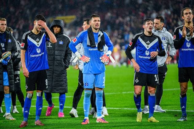 Fußball I Herren I Saison 2025-2026 I Bundesliga I 9. Spieltag I 1. FC Köln - Hamburger SV I 02.11.2025 Daniel Elfadli (8, Hamburger SV), Daniel Heuer Fernandes (1, Hamburger SV), Giorgi Gocholeishvili (16, Hamburger SV) Köln Rheinenergiestadion Nordrhein-Westfalen Deutschland Copyright: xLobecax xHenningxRohlfsx