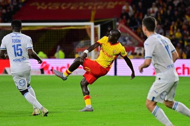 FOOTBALL : Lens vs Lorient - Ligue 1 - 02 11 2025 Malang Sarr ( 20 - Lens ) during the Ligue 1 match between RC Lens and FC Lorient at Stade Felix Bollaert on November 02, 2025 in Lens, France. ( Photo by federico pestellini psnewz ) - LensFrance  Copyright: xFedericoxPestellinix