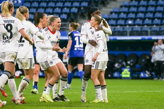 02.11.2025, xgrfx, Fussball Google Pixel Frauen-Bundesliga, Hamburger SV - Eintracht Frankfurt v.l. Tor, Elisa Senß (Eintracht Frankfurt) (DFL DFB REGULATIONS PROHIBIT ANY USE OF PHOTOGRAPHS as IMAGE SEQUENCES and or QUASI-VIDEO) Hamburg