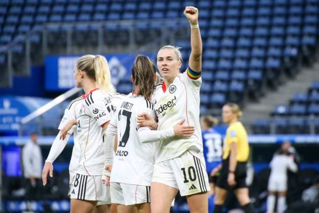 02.11.2025, xgrfx, Fussball Google Pixel Frauen-Bundesliga, Hamburger SV - Eintracht Frankfurt v.l. Tor, Laura Freigang (Eintracht Frankfurt) (DFL DFB REGULATIONS PROHIBIT ANY USE OF PHOTOGRAPHS as IMAGE SEQUENCES and or QUASI-VIDEO) Hamburg