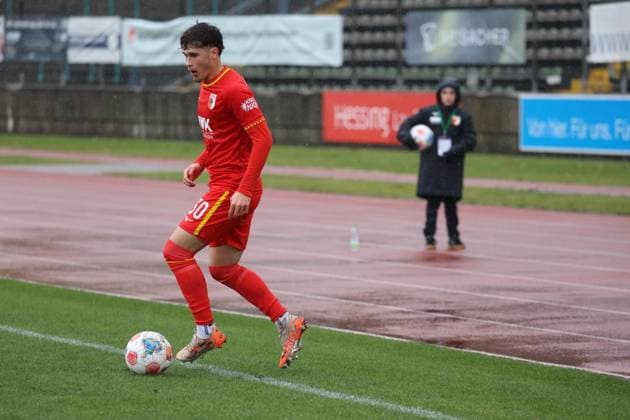 02.11.2025, GER, Fussball, Herren, FC Augsburg, FC Augsburg II, FC Augsburg U23, FCA-U23, Regionalliga Bayern, Saison 2025 2026, SpVgg Greuther Fürth II, SpVgg Greuther Fürth U23 FCA-U23-Spieler Oliver Sorg im Spiel gegen die SpVgg Greuther Fürth II.