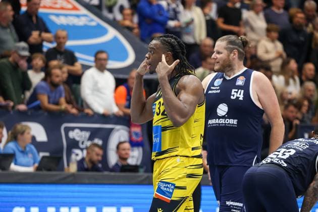 Keeshawn Kellman (MHP Riesen Ludwigsburg, 32) gestikuliert, Syntainics MBC vs. MHP Riesen Ludwigsburg, Basketball, easycredit Basketball Bundesliga, 6. Spieltag, Saison 2025 2026, 02.11.2025, Syntainics MBC vs. MHP Riesen Ludwigsburg, Basketball, easycredit Basketball Bundesliga, 6. Spieltag, Saison 2025 2026, 02.11.2025 Weissenfels Copyright: xEibner-Pressefoto LauraxRoemerx EP_LRR