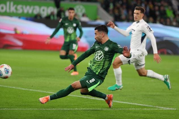 VfL vs. Hoffebheim, 1. BL Wolfsburg, 02.11.2025, FUßBALL - VfL Wolfsburg vs. TSG 1899 Hoffenheim, 1. BL, Saison 2025 26. Mohammed Amoura (VfL Wolfsburg) schießt Tor zum 1:0 Wolfsburg