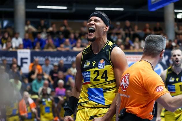 Brandon Tischler (MHP Riesen Ludwigsburg, 24) Jubel, Torjubel, jubelt ueber Punkt, Syntainics MBC vs. MHP Riesen Ludwigsburg, Basketball, easycredit Basketball Bundesliga, 6. Spieltag, Saison 2025 2026, 02.11.2025, Syntainics MBC vs. MHP Riesen Ludwigsburg, Basketball, easycredit Basketball Bundesliga, 6. Spieltag, Saison 2025 2026, 02.11.2025 Weissenfels Copyright: xEibner-Pressefoto LauraxRoemerx EP_LRR