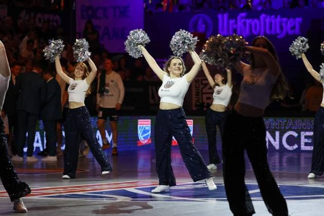Cheerleader in der Spielunterbrechung, Danceteam, tanzen, Cheertanz, Syntainics MBC vs. MHP Riesen Ludwigsburg, Basketball, easycredit Basketball Bundesliga, 6. Spieltag, Saison 2025 2026, 02.11.2025, Syntainics MBC vs. MHP Riesen Ludwigsburg, Basketball, easycredit Basketball Bundesliga, 6. Spieltag, Saison 2025 2026, 02.11.2025 Weissenfels Copyright: xEibner-Pressefoto LauraxRoemerx EP_LRR