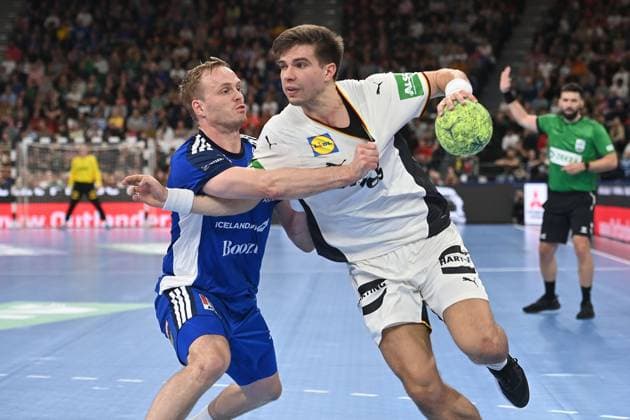 Renars USCINS (GER),Torwurf,Aktion. Handball Laenderspiel Deutschland (GER) - Island (ISL) am 02.11.2023 SAP GARDEN