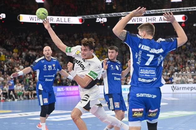 Julian KOESTER (GER),Torwurf,Aktion. Handball Laenderspiel Deutschland (GER) - Island (ISL) am 02.11.2023 SAP GARDEN