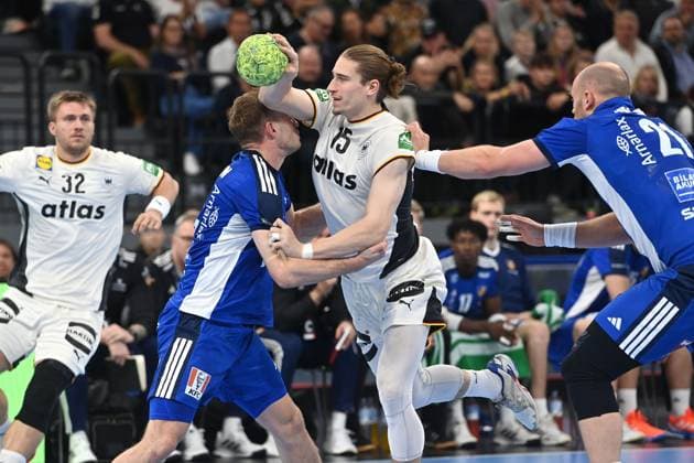 Juri KNORR (GER), Aktion,Zweikampf- Handball Laenderspiel Deutschland (GER) - Island (ISL) am 02.11.2023 SAP GARDEN