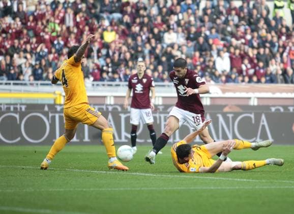 Giovanni Simeone of Torino FC during the Italian serie A, 2025-2026 season, football match between Torino FC and Pisa SC on 02 November 2025 at Stadio Olimpico Grande Torino, Turin, Italy. Photo Nderim Kaceli  Copyright: xNderimxKaceli IPAxSportx xipa-agency.netx xx IPA_67405196 IPA_Agency_IPA67405196