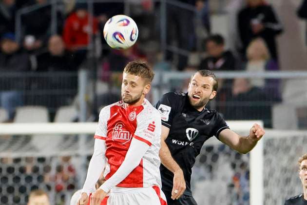 Fußball 3. Liga 13. Spieltag Rot-Weiss Essen - 1. FC Schweinfurt am 02.11.2025 im Stadion an der Hafenstraße in Essen Torben Müsel ( Rot-Weiss Essen )