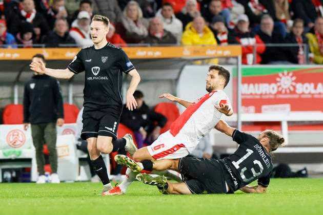 Fußball 3. Liga 13. Spieltag Rot-Weiss Essen - 1. FC Schweinfurt am 02.11.2025 im Stadion an der Hafenstraße in Essen Ahmet Arslan ( Rot-Weiss Essen )