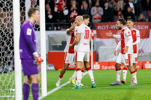 Fußball 3. Liga 13. Spieltag Rot-Weiss Essen - 1. FC Schweinfurt am 02.11.2025 im Stadion an der Hafenstraße in Essen Torjubel Rot-Weiss Essen Marek Janssen ( Rot-Weiss Essen )