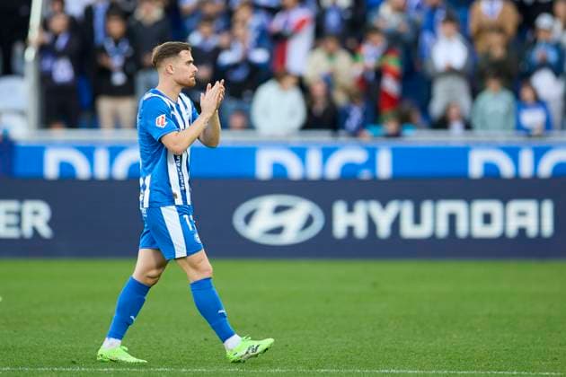 November 2, 2025, Vitoria, Alava, SPAIN: Toni Martinez of Deportivo Alaves reacts during the LaLiga EA Sports match between Deportivo Alaves and RCD Espanyol at Mendizorrotza on November 2, 2025, in Vitoria, Spain. Vitoria SPAIN - ZUMAa181 20251102_zaa_a181_076 Copyright: xRicardoxLarreinax